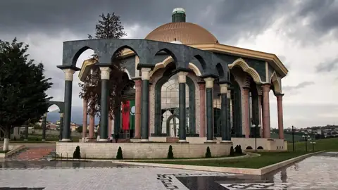 A Tiny Islamic ‘Vatican City’ in the Heart of Albania?