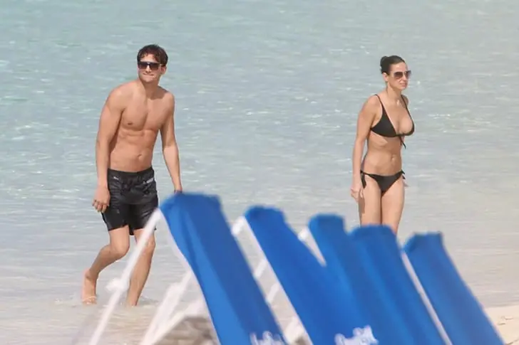 Demi and Ashton Strolling Sands in the Bahamas